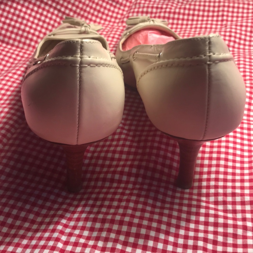 Brooks Brothers Bone Tassel Pump - Picture 5 of 8